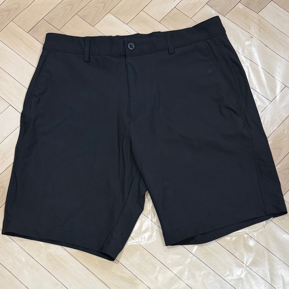 Men's Black golf shorts size 32